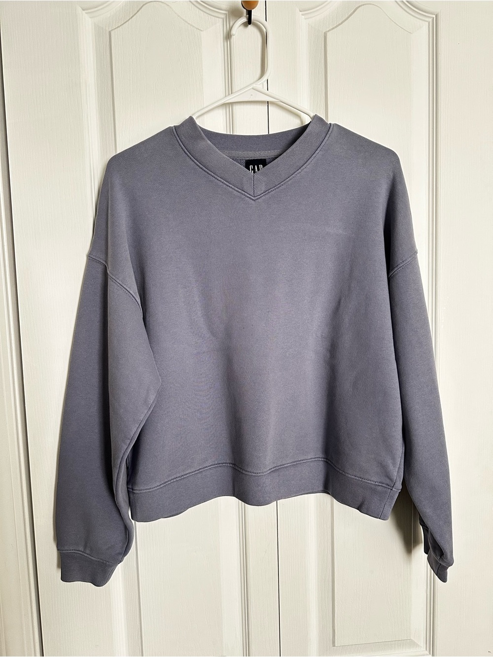 Gap V-Neck cropped sweater